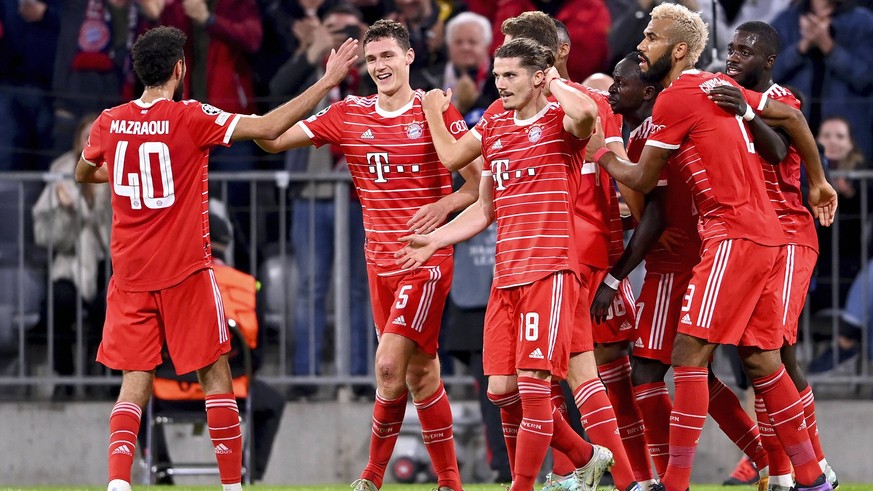 FUSSBALL CHAMPIONS LEAGUE SAISON 2022/2023 Vorrunde Gruppe C 6. Spieltag Inter Mailand - FC Bayern Muenchen 01.11.2022 Jubel nach dem Tor zum 1-0 mit v. li. Noussair Mazraoui dem Torschuetzen Benjamin ...