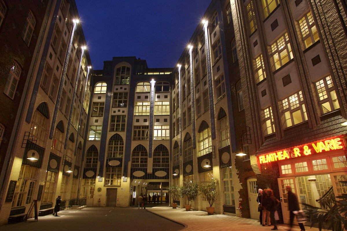 In den Hackeschen Höfen in Berlin-Mitte befindet sich das Hackesche Höfe Kino.