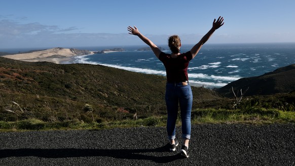 Pia während ihrer Reise an Neuseelands Küste.