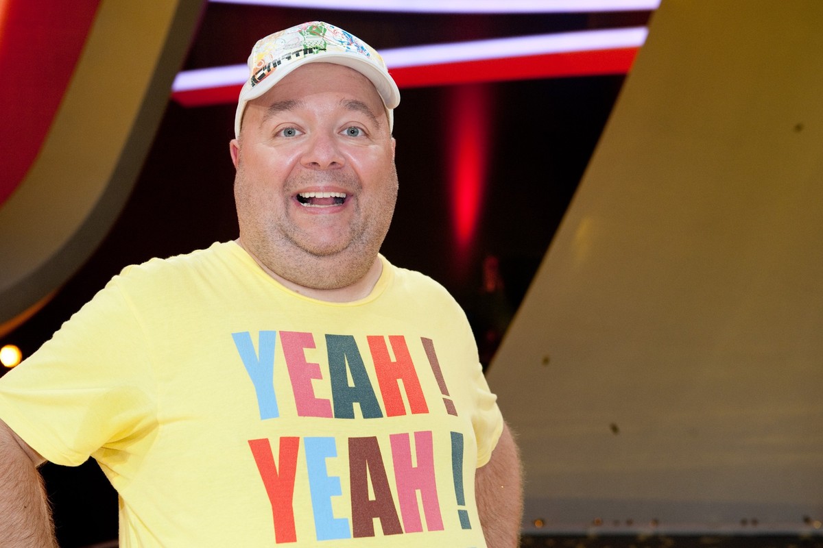 ARCHIV - 01.09.2012, Berlin: Der Moderator und Entertainer Dirk Bach ist w�hrend der Fernsehaufzeichnung der Jubil�umssendung von &quot;1, 2 oder 3&quot; zu Gast. Dirk Bach galt als besondere Erschein ...