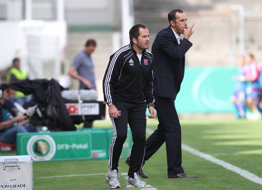 Bildnummer: 08290181 Datum: 31.07.2011 Copyright: imago/Lackovic
Trainer Heiko Herrlich und Co-Trainer Manuel Baum (SpVgg Unterhaching) / Fussball / Herren / DFB-Pokal / 31.07.2011 / SpVgg Unterhachi ...