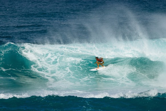 17.02.2024, USA, Haleiwa: WSL-Surfen 2024: Jack Robinson aus Australien surft in «Heat 2» der Eröffnungsrunde beim «Hurley Pro Sunset Beach» in Oahu, Hawaii. Foto: Wsl/ZUMA Press Wire/dpa +++ dpa-Bild ...