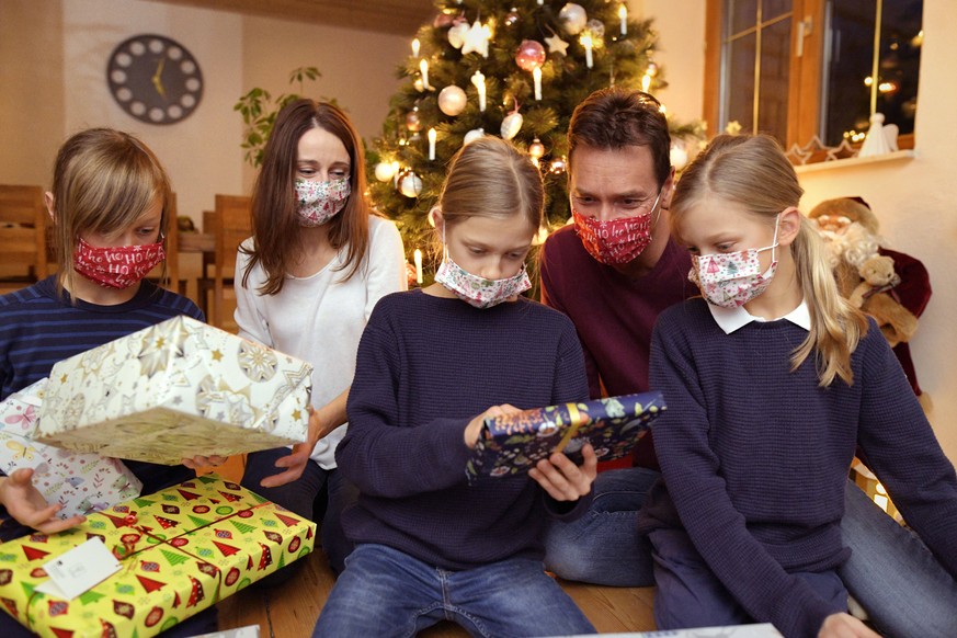 Mit Wie Vielen Personen Darf Ich Weihnachten Feiern
