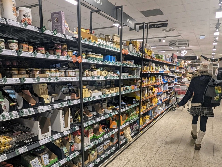 Veganz Regal Rewe Supermarkt Produkte Aufstriche Müsli Riegel Kekse Glutenfrei Regale