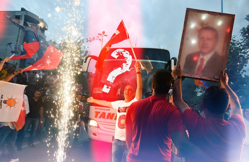 Was bitte war da bei den Türkei-Wahlen los, Herr Küpeli?