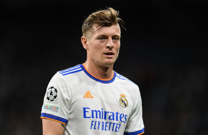 MADRID, SPAIN - APRIL 12: Toni Kroos of Real Madrid CF looks on during the UEFA Champions League Quarter Final Leg Two match between Real Madrid and Chelsea FC at Estadio Santiago Bernabeu on April 12 ...