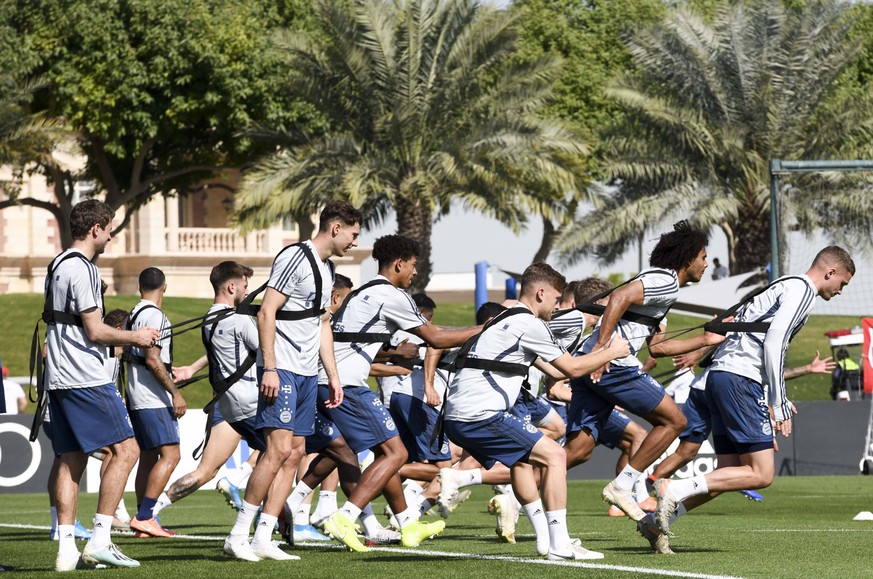 200108 -- DOHA, Jan. 8, 2020 -- FC Bayern Munich s players attend a training session at Bayern Munich s winter break training camp at the Aspire Zone Foundation in Doha, Qatar, Jan. 8, 2020. Photo by  ...