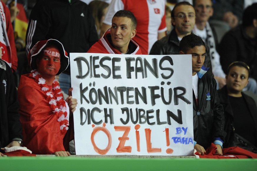 Türkische Fans bei einem Spiel zwischen der Türkei und Deutschland im Jahr 2010.&nbsp;
