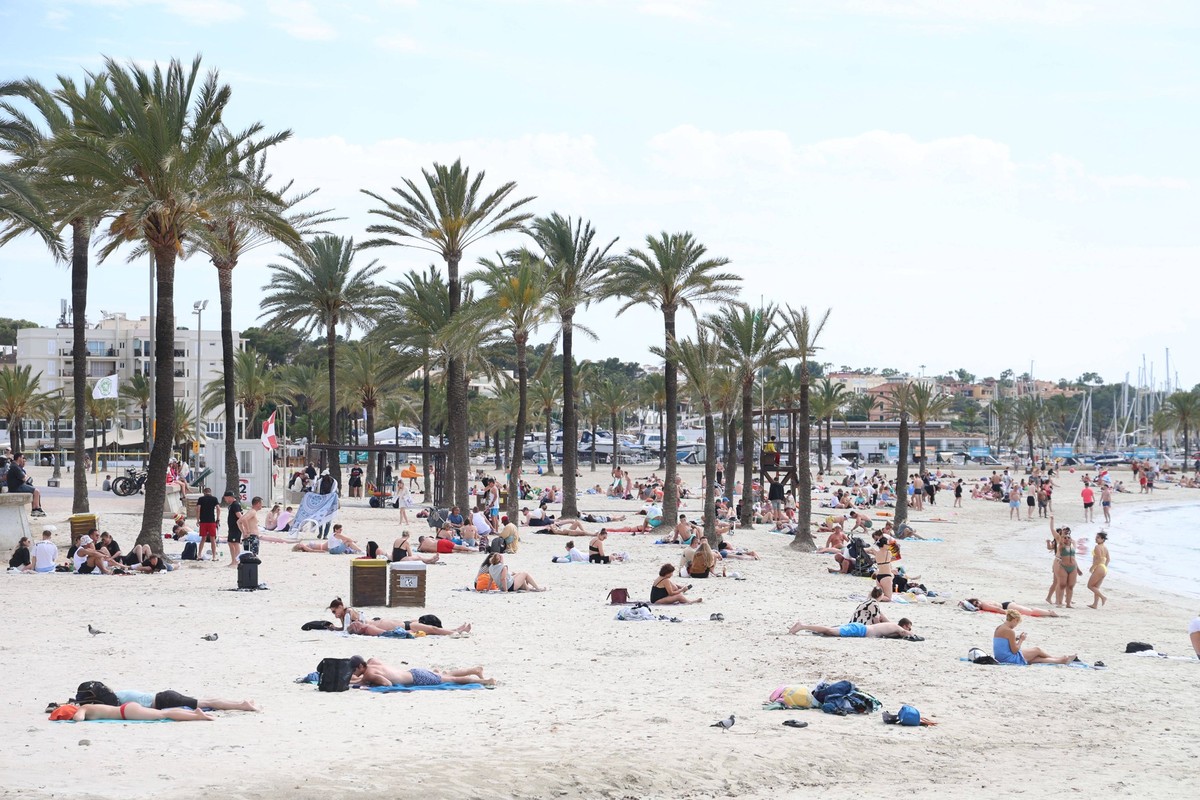 Palma de Mallorca ESP, Mallorca-Features, Mai 2025, 08.05.2025 ESP, Ballermann, Strand, El Arenal, Mallorca-Features, Mai 2025, 08.05. 2025 *** Palma de Mallorca ESP, Mallorca Features, May 2025, 08 0 ...