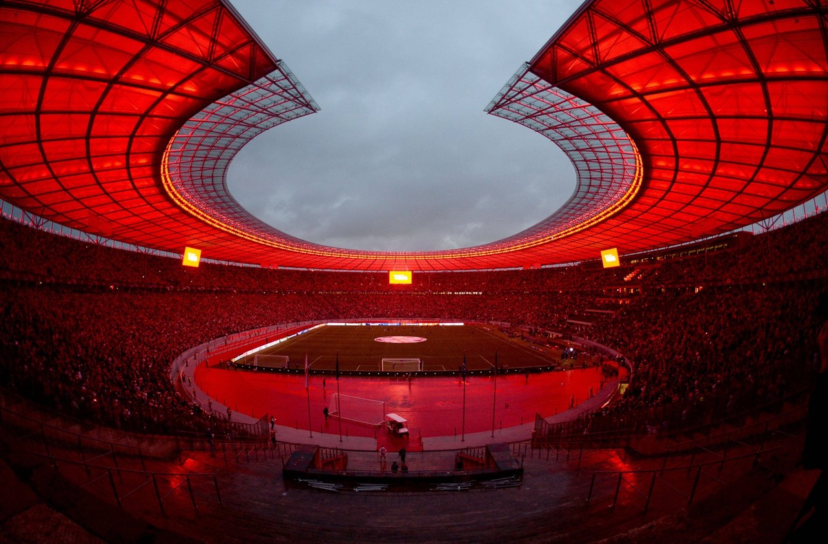 Fussball, Herren, Saison 2023/2024, UEFA Champions League Gruppe C, 2. Spieltag, 1. FC Union Berlin - Sporting Braga 2:3, rot erleuchtetes Olympiastadion, 03.10. 2023, *** Football, Men, 2023 2024 sea ...
