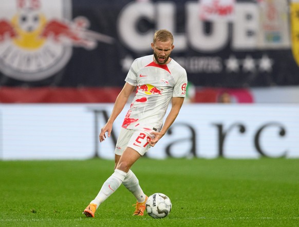 30.07.2022, Sachsen, Leipzig: Fu�ball: DFL-Supercup, RB Leipzig - FC Bayern M�nchen, Red Bull Arena. Leipzigs Konrad Laimer regaiert. Foto: Robert Michael/dpa - WICHTIGER HINWEIS: Gem�� den Vorgaben d ...