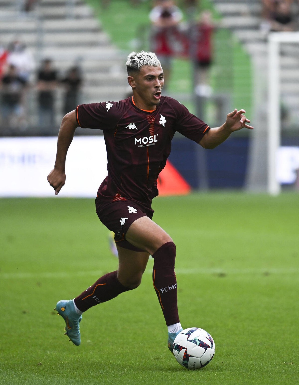 Rechtsverteidiger William Mikelbrencis läuft derzeit für den FC Metz in der Ligue 1 auf.