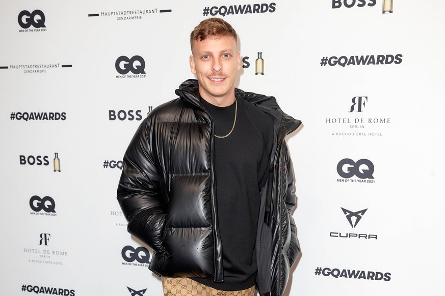 GQ Men Of The Year Awards 2021 / Teppich Felix Lobrecht auf dem roten Teppich bei der Verleihung der GQ Men Of The Year Awards 2021 im Hauptstadtrestaurant Gendarmerie in Berlin. *** GQ Men Of The Yea ...