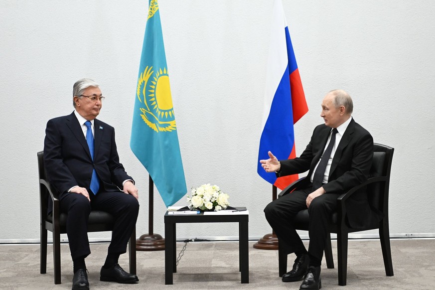 Russia Kazakhstan 8625700 21.02.2024 Russian President Vladimir Putin and Kazakh President Kassym-Jomart Tokayev shake hands as they attend a meeting at the Kazan Expo international exhibition centre  ...