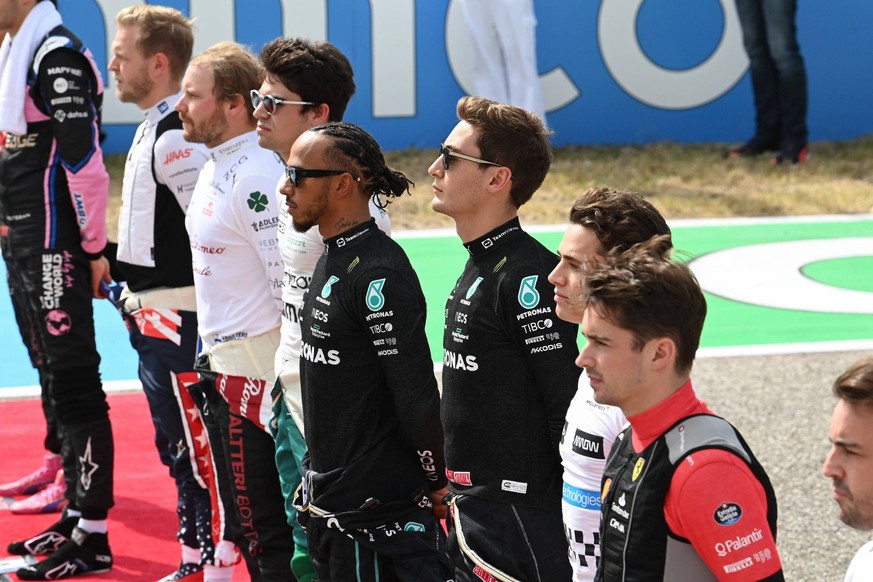 Formula 1 2022: Mexico City GP AUTODROMO HERMANOS RODRIGUEZ, MEXICO - OCTOBER 23: L-R: Esteban Ocon, Alpine F1 Team, Kevin Magnussen, Haas F1 Team, Valtteri Bottas, Alfa Romeo F1 Team, Lance Stroll, A ...