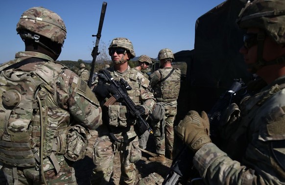 YEOJU-GUN, SOUTH KOREA - OCTOBER 19: U.S. soldiers participate in a river crossing exercise with South Korean soldiers on October 19, 2022 in Yeoju, South Korea. North Korea&#039;s military said Wedne ...