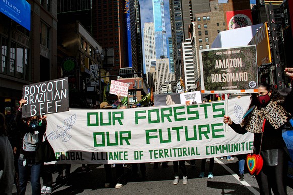 September 20, 2020, New York, USA: NEW Climate Change Peaceful Protest in New York . September 20, 2020, New York , USA : A climate change peaceful protest gathering Black Lives Matter and climate act ...