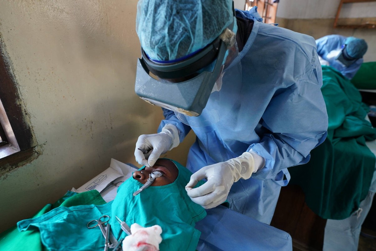 August 14, 2021, Dar Es Salaam, Mkuranga, Tanzania: Trained as a surgeon, nurse HAWA RASHID MSANGI of the Mkuranga District Hospital near Dar Es Salaam, Tanzania, performs trachoma surgeries on DALIN  ...