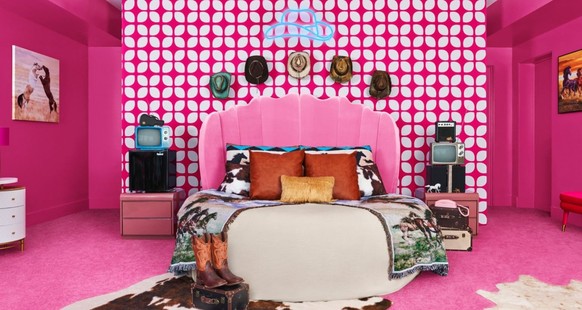 Wie die Bilder auf der Airbnb-Website zeigen, dominiert Pink als Farbe das gesamte Haus.
