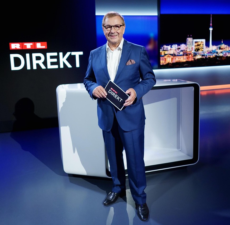 Moderator Jan Hofer im &#039;RTL Direkt&#039;-Studio im Hauptstadtstudio der Mediengruppe RTL in Berlin