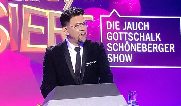 TV-Koch Tim Mälzer feierte seine Premiere als Moderator.