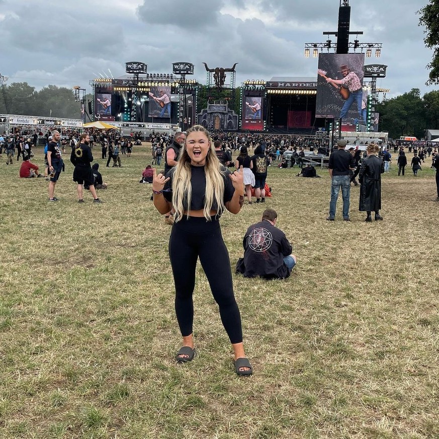 Fitness influencer Sophia Thiel visited this year's Wacken Festival. 