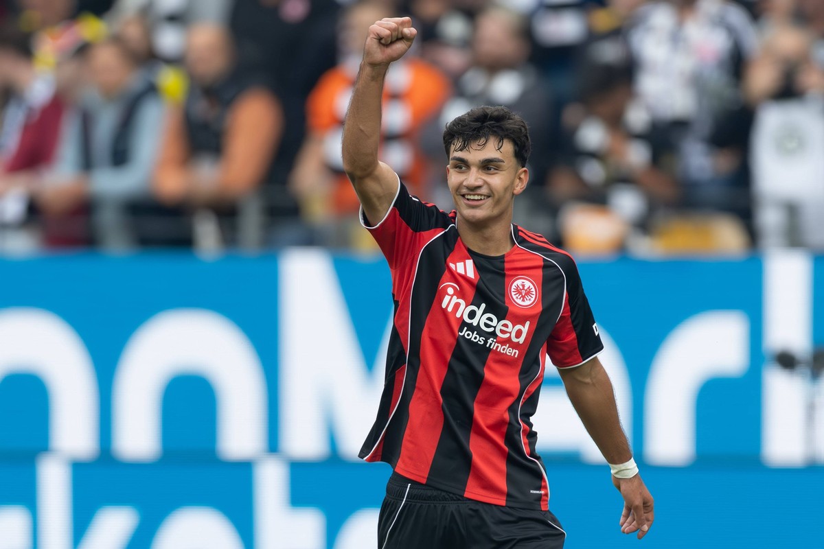 Eintracht Frankfurt - SV Werder Bremen, 1. FBL Can Uzun Eintracht Frankfurt, 42 freut sich nach seinem Tor zum 1:0. Bundesligaspiel zwischen Eintracht Frankfurt und dem SV Werder Bremen am 23. August  ...