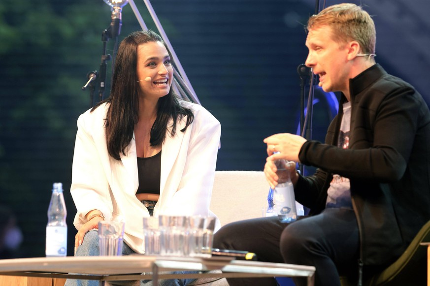 Amira Pocher und Oliver Pocher mit dem Programm Die Pochers hier beim Auftakt der Konzertreihe Back on Stage auf der Gilde Parkbühne. Hannover, 03.06.2021 *** Amira Pocher and Oliver Pocher with the p ...