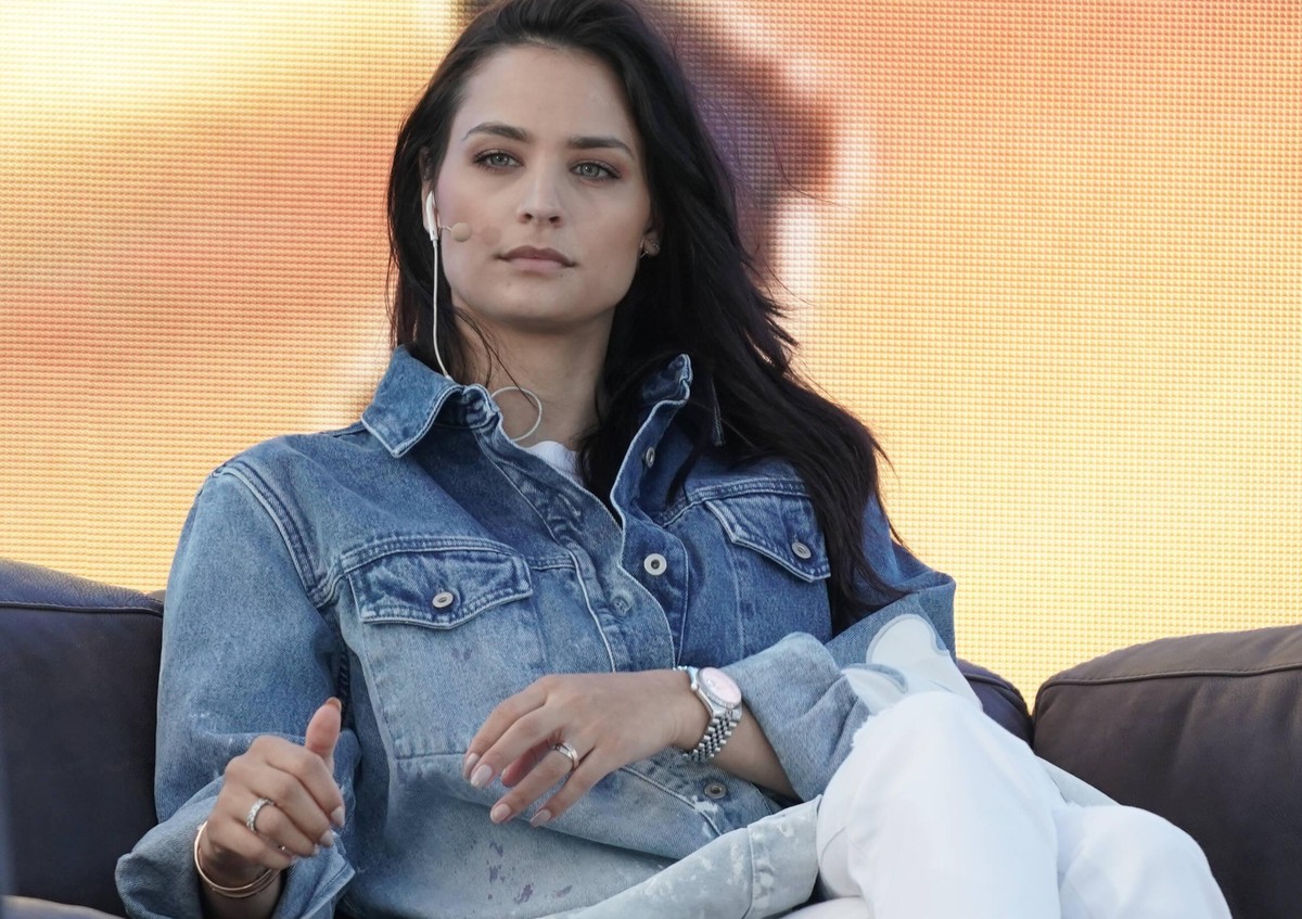Ausverkauft DiePochers hier CARStival in Mannheim DiePochers hier Amira und Oliver Pocher live beim ausverkauften CARStival in Mannheim am 05.07.2020 Mannheim CARStival Baden-Württemberg *** Sold out  ...