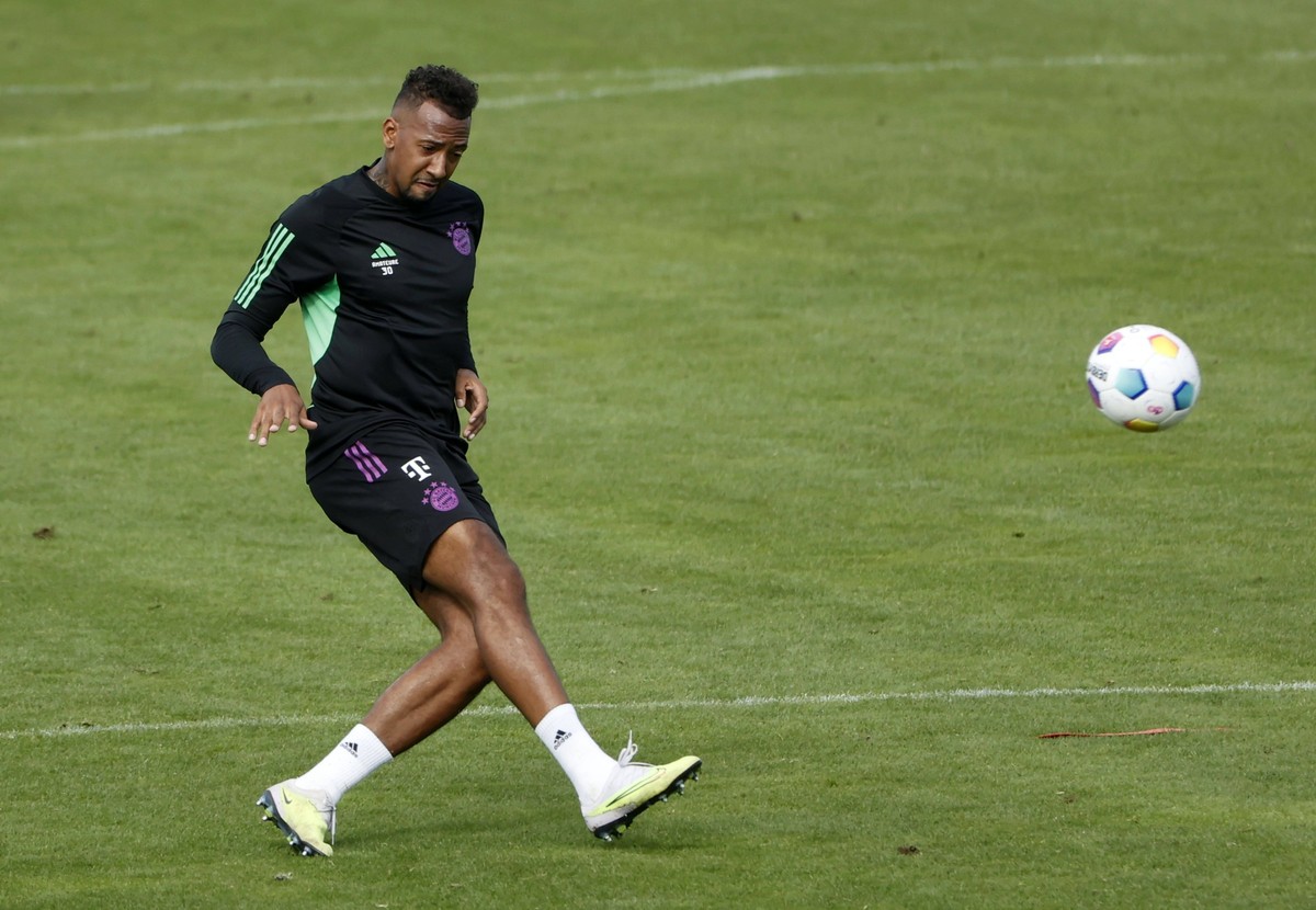 12.10.2023, FC Bayern Training, Saebenerstrasse Muenchen, Fussball, im Bild: Jerome Boateng *** 12 10 2023, FC Bayern training, Saebenerstrasse Munich, football, sports, in picture Jerome Boateng