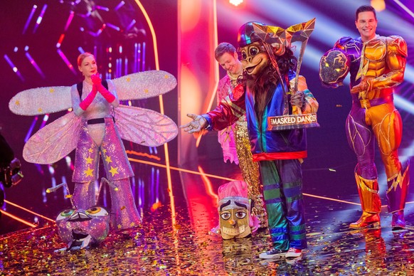 27.01.2022, Nordrhein-Westfalen, K�ln: Oliver Petszokat (Oli P.), Schauspieler, steht als Figur &quot;Der Affe&quot; in der Prosieben-Show &quot;The Masked Dancer&quot; auf der B�hne. Er gewann die Sh ...