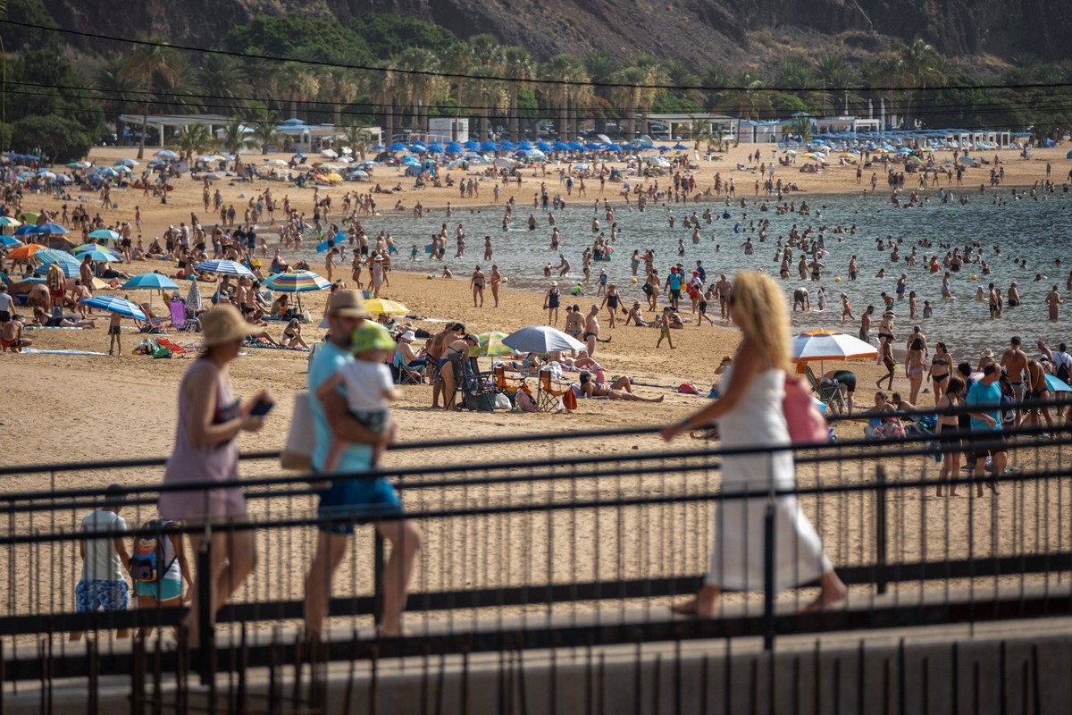 Heat wave in Tenerife TENERIFE, CANARY ISLANDS, SPAIN - AUGUST 10: Overview of Las Teresitas beach in Santa Cruz de Tenerife during the extreme heat wave declared for the weekend in Tenerife, Canary I ...