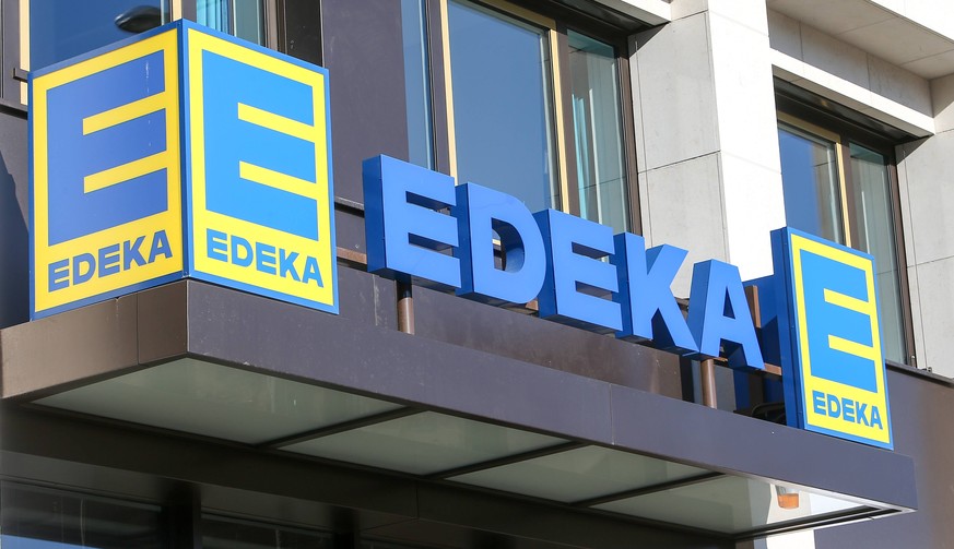 Leipzig, 27.02.2019, Innenstadt , Im Bild: EDEKA Logo , *** Leipzig 27 02 2019 City centre In picture EDEKA Logo