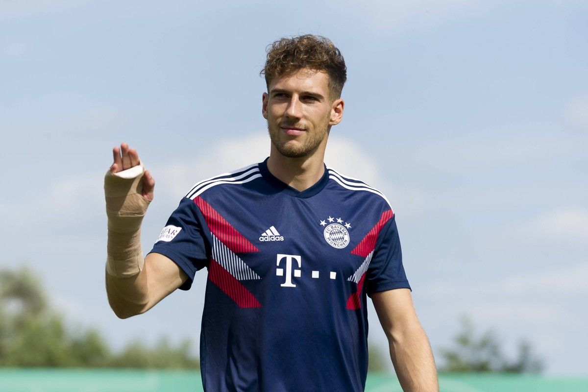 Drochtersen, Germany 18.08.2018, DFB Pokal, 1. Runde, SV Drochtersen/Assel - FC Bayern Muenchen, Leon Goretzka (FCB) gestikuliert, gestik ( DeFodi053 *** Drochtersen Germany 18 08 2018 DFB Pokal 1 Rou ...