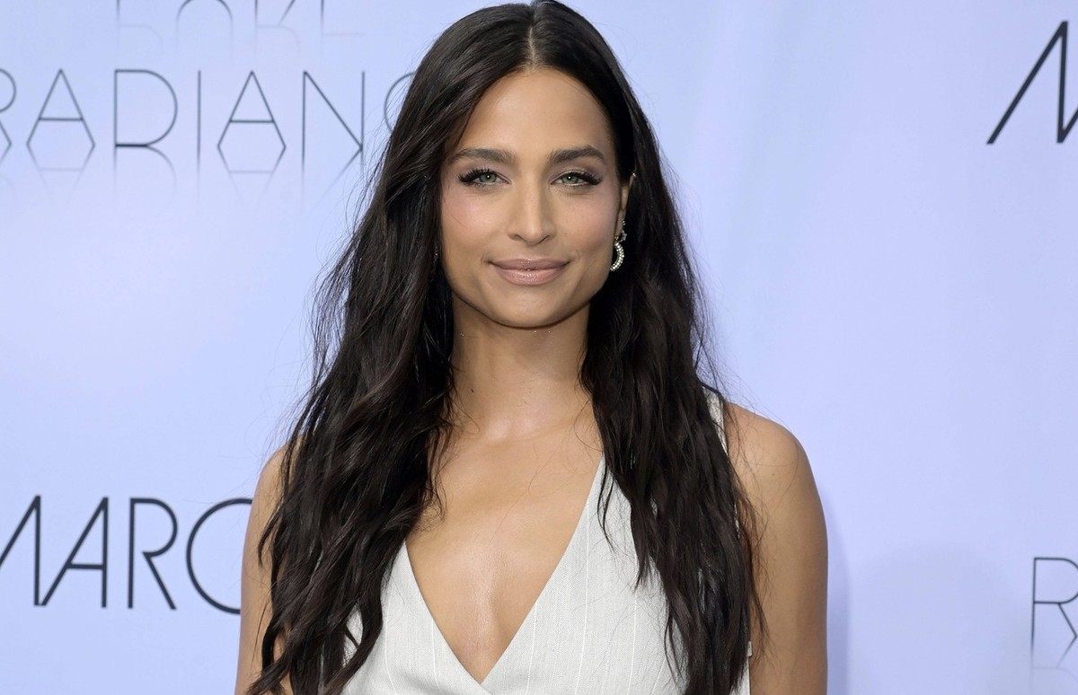 Amira Pocher bei der Marc Cain Fashion Show Pure Radiance - Frühjahr/Sommer 2025 auf der Berlin Fashion Week S/S 2025 in der Kolonnade mit Triumphtor am Neuen Palais. Potsdam, 02.07.2024 *** Amira Poc ...