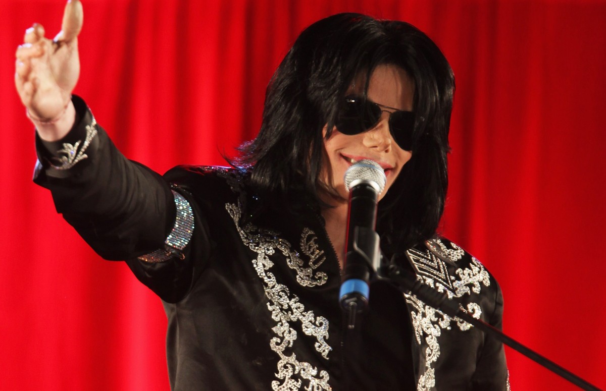 LONDON - MARCH 05: Michael Jackson gestures as he announces plans for Summer residency at the O2 Arena at a press conference held at the O2 Arena on March 5, 2009 in London, England. (Photo by Tim Whi ...