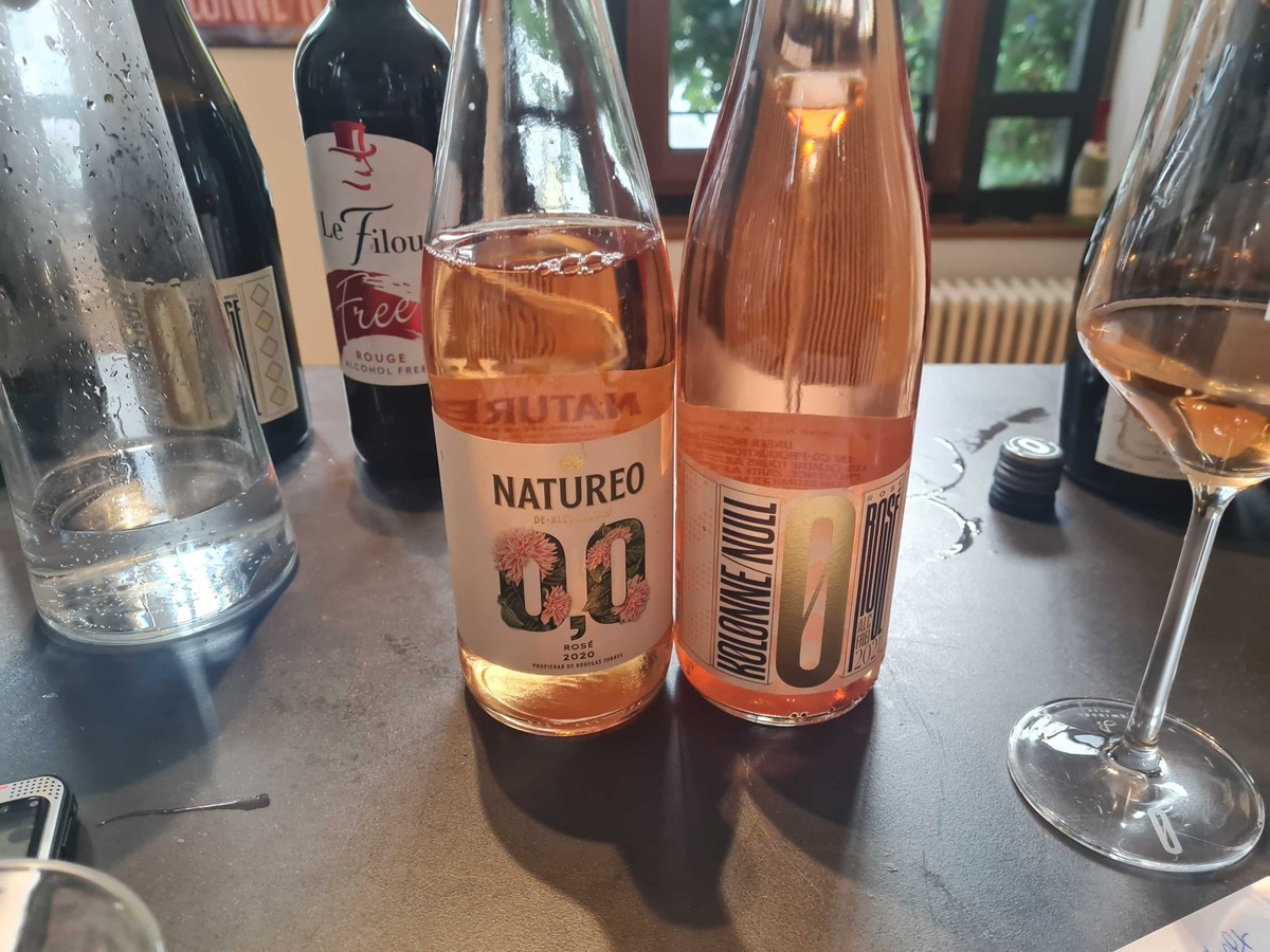 Weintasting mit dem "Kolonne Rosé Provence 2021" und dem "Torres Rosé Natureo" von Kolonne Null.