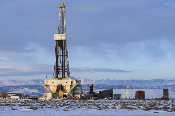 Fracking infrastructure on the Pinedale Mesa Anticline. Sublette County, Wyoming, USA, March 2014. PUBLICATIONxINxGERxSUIxAUTxONLY 1523801 GerritxVyn