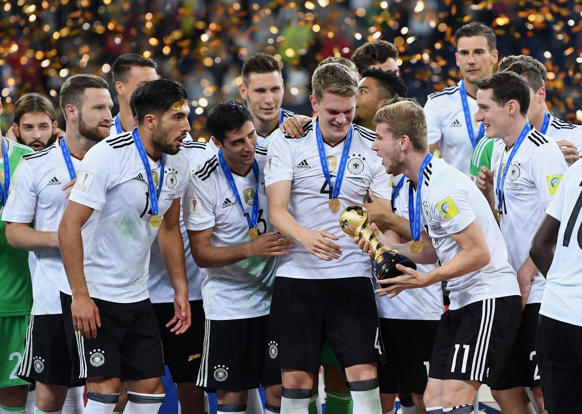 FUSSBALL FIFA Confed Cup 2017 FINALE IN ST. PETERSBURG Chile - Deutschland 02.07.2017 Deutschland gewinnt den Confed Cup 2017: Shkodran MUSTAFI, Emre CAN, Lars STINDL, Niklas SUELE, Matthias GINTER, T ...