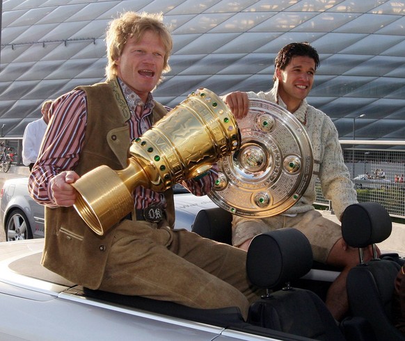 Ballack und Kahn feiern 2006 den Gewinn des Doubles.