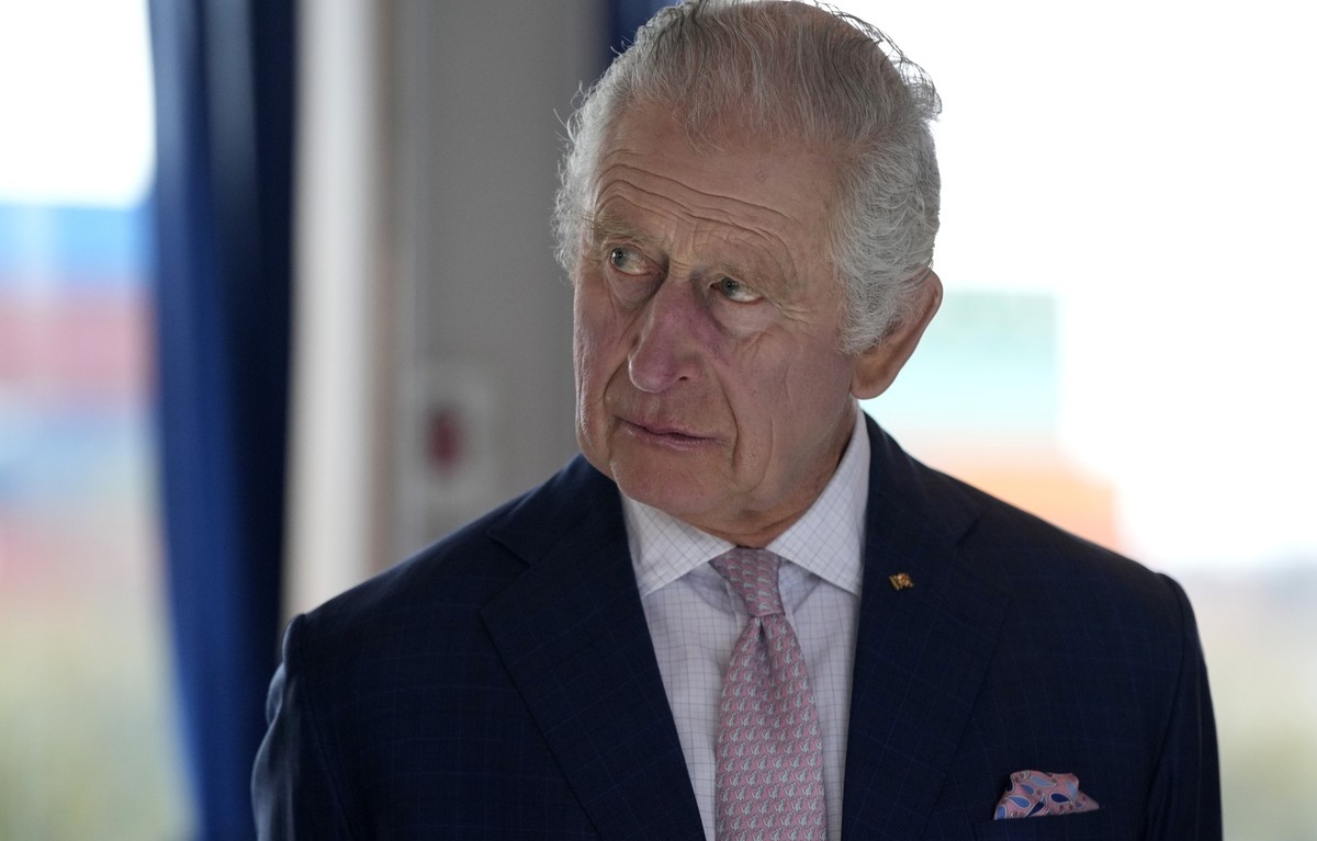 31.03.2023, Hamburg: Der britische König Charles III. macht in Begleitung von Hamburgs Bürgermeister Tschentscher und Bundespräsident Steinmeier eine Bootsfahrt im Hamburger Hafen. Zum Abschluss der d ...