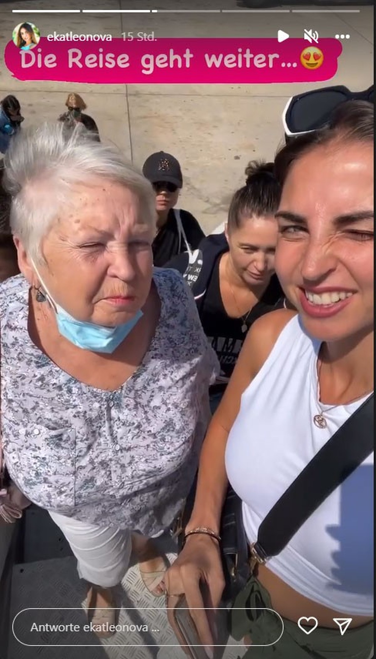 Ekat genießt den Urlaub mit ihrer Familie.