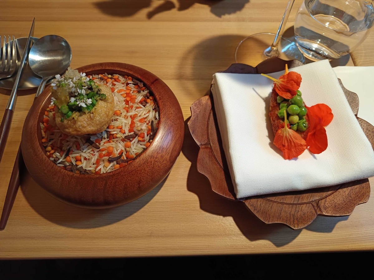 Links Pani Puri, rechts Vadda