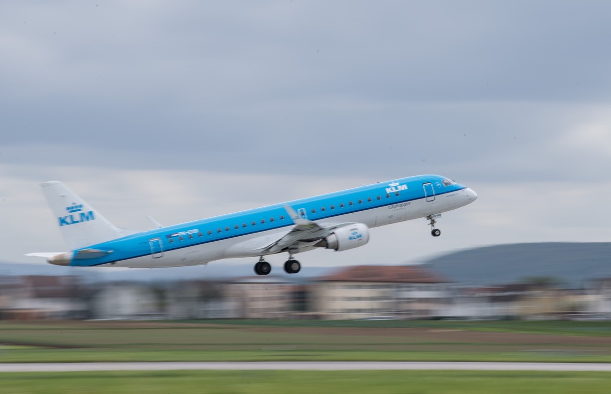 ARCHIV - 07.09.2017, Baden-W�rttemberg, Stuttgart: Ein Flugzeug der niederl�ndischen KLM startet. Die weltweite Zivilluftfahrt ist einer Datenauswertung zufolge im vergangenen Jahr sicherer geworden.  ...