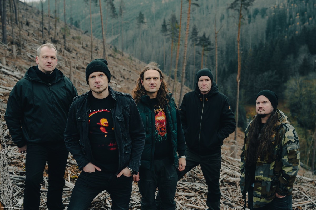 Heaven Shall Burn: Die erfolgreiche Metal-Band veröffentlicht ihr neues Album "Heimat", und will damit einen Begriff zurückholen, der von gewissen politischen Kreisen bereits eingenommen und ...