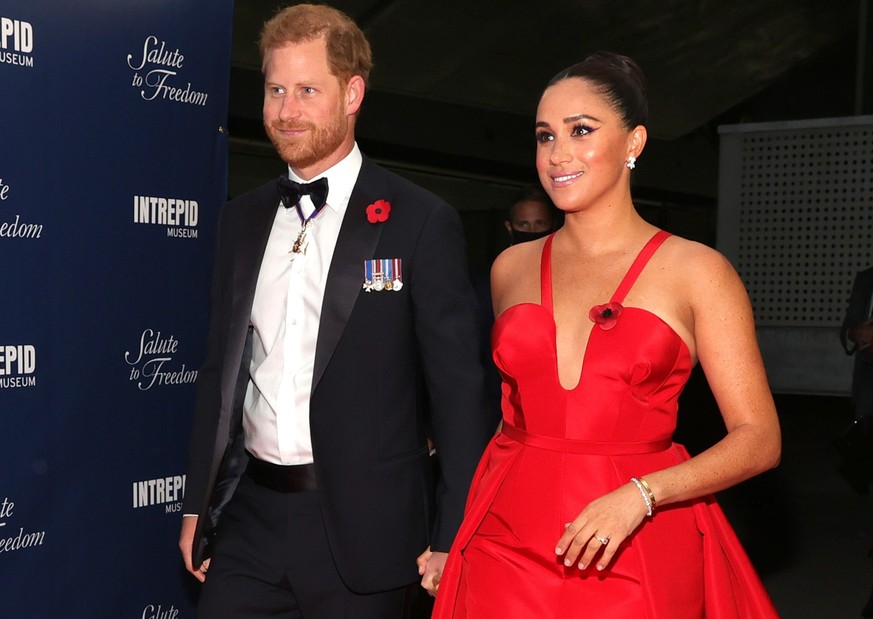 NEW YORK, NEW YORK - NOVEMBER 10: Prince Harry, Duke of Sussex and Meghan, Duchess of Sussex attend the 2021 Salute To Freedom Gala at Intrepid Sea-Air-Space Museum on November 10, 2021 in New York Ci ...