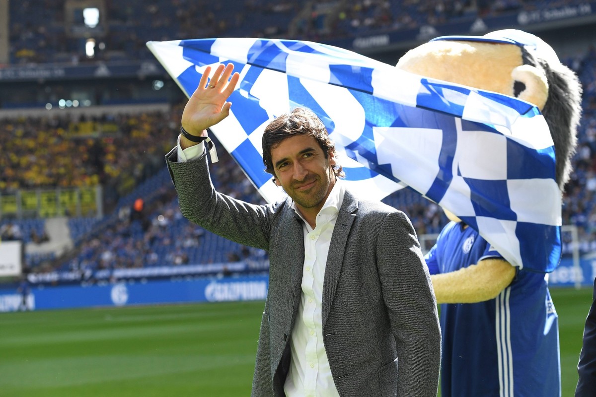 Fussball, 1.BL Saison 2017/2018, Spieltag 30, FC Schalke 04 vs Borussia Dortmund,15.04.2018, Veltinsarena Gelsenkirchen,Raul VIP Gast *** Soccer 1 BL Season 2017 2018 Round 30 FC Schalke 04 vs. Boruss ...