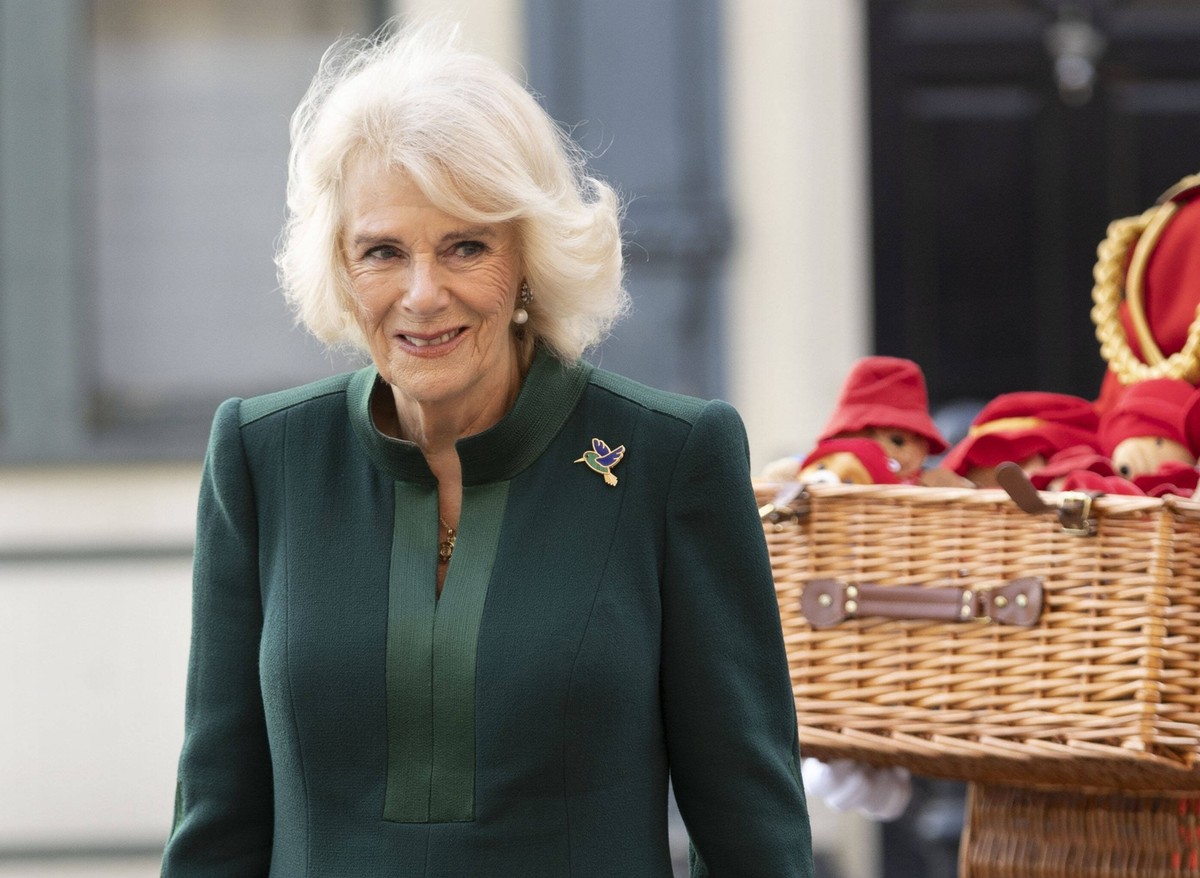 . 24/11/2022. London, United Kingdom. . Camilla, Queen Consort, arriving at Barnardo s Nursery in London to deliver paddington bears and other cuddly toys that were left as tributes to Queen Elizabeth ...