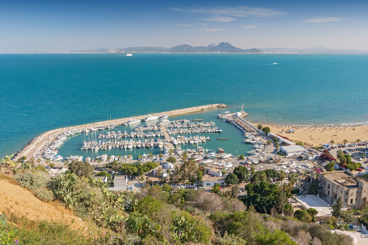 Hafen von Sidi Bou Said in Tunesien. Blick auf die Mittelmeerk