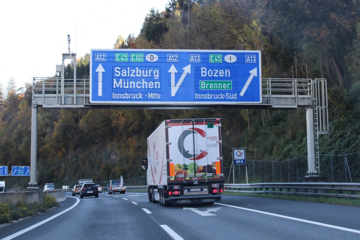 06.11.2023, Austria, AUT, Unterwegs in Oberösterreich, THEMENBILD, Verschiedene Themenbilder, Symbolbild, im Bild A12, A13, Bozen, Brenner, Salzburg, München, Innsbruck, Autobahn, *** 06 11 2023, Aust ...